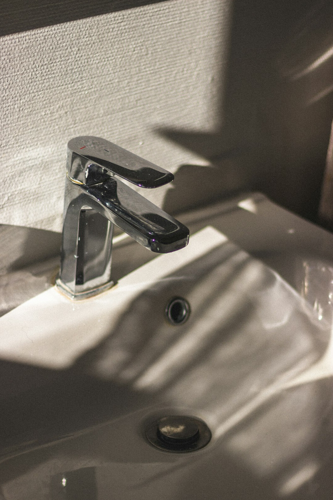 clean bathroom sink