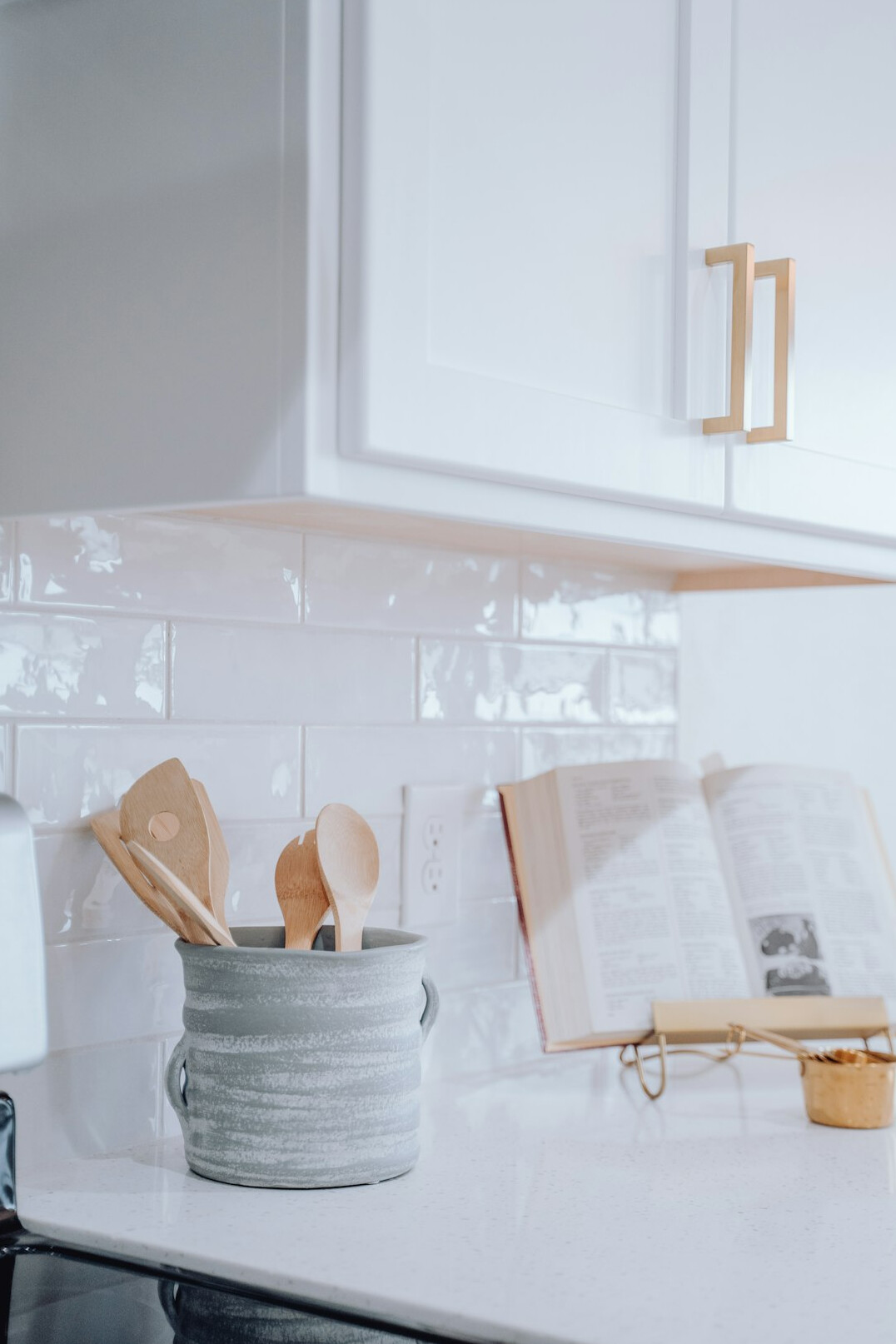 organized kitchen cabinets